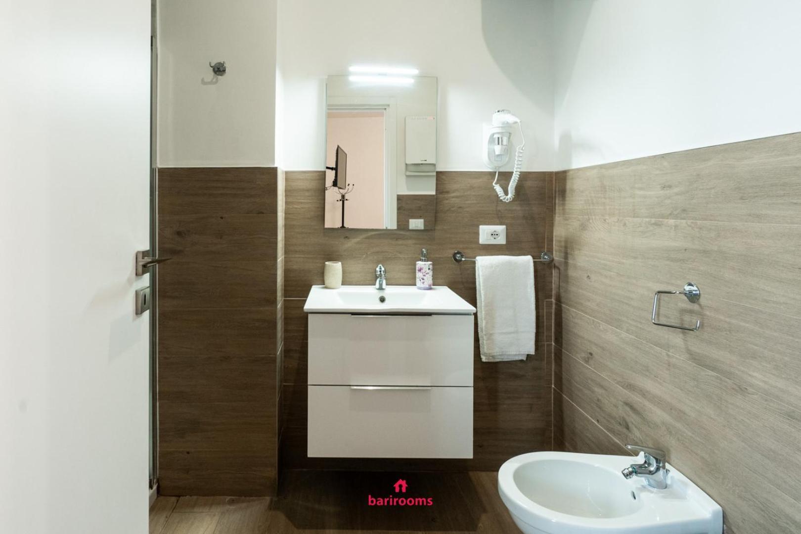 Barirooms - Melo Suites ภายนอก รูปภาพ